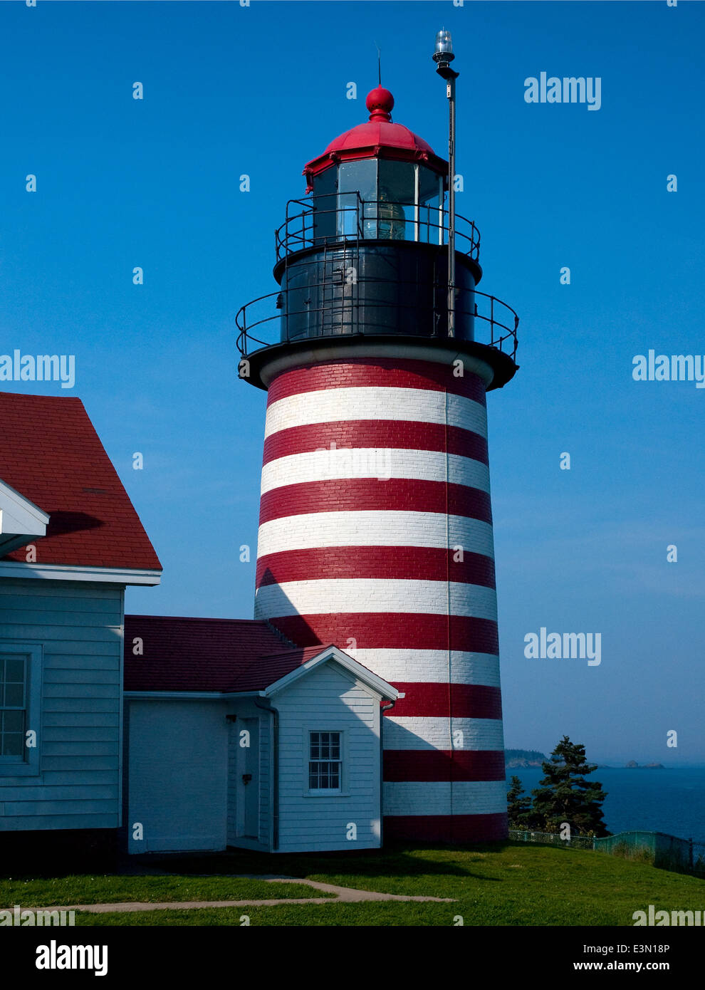 Quoddy Head Lighthouse ouest est situé sur le point le plus à l'Est des États-Unis. Banque D'Images