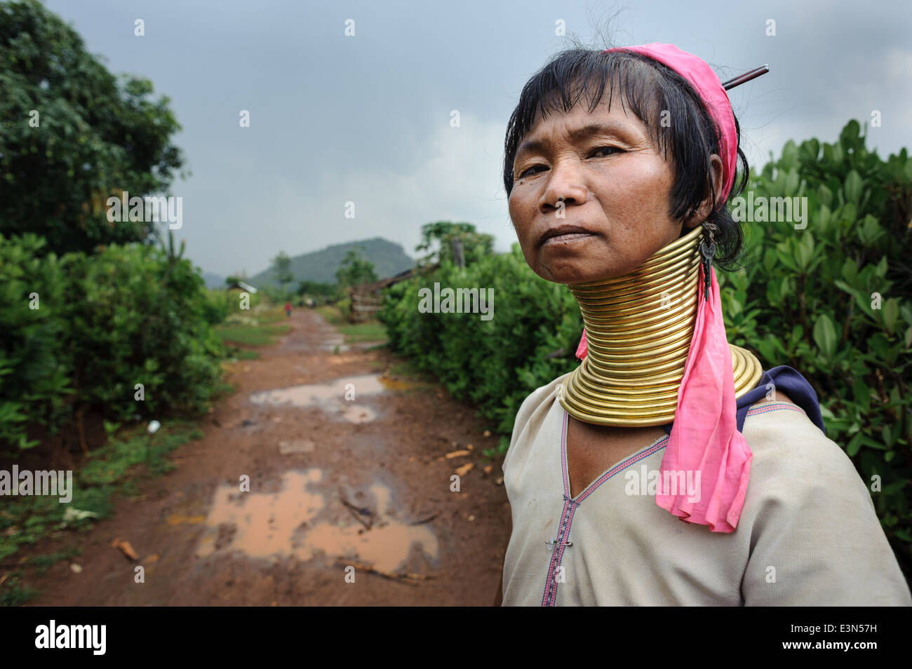 Portrait d'une femme Padaung, zone de Loikaw, Myanmar, en Asie Banque D'Images