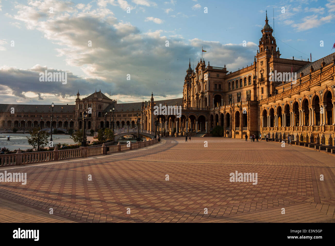 Plaza de España au coucher du soleil Banque D'Images