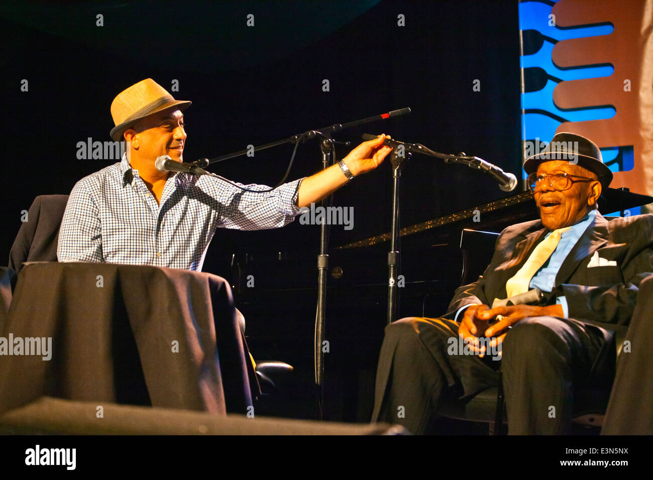ASHLEY KAHN préside une table ronde sur le Dave Brubeck au Festival de Jazz de Monterey - Monterey, Californie Banque D'Images