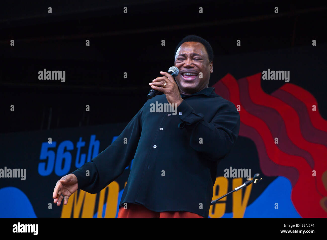 GEORGE BENSON préformes sur Jimmy Lyons la scène du Festival de Jazz de Monterey - Monterey, Californie Banque D'Images