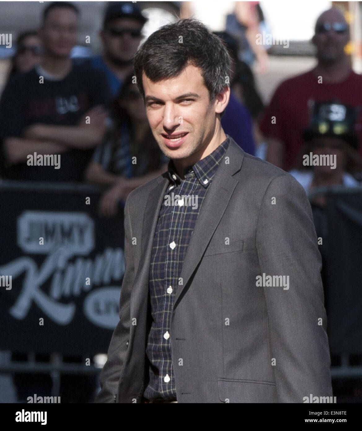 Hollywood, Californie, USA. 25 Juin, 2014. Comedy Central Prankster Nathan Fielder arrive pour un enregistrement de Jimmy Kimmel Live ! Le mercredi après-midi, à l'El Capitan Theatre à Hollywood. Fielder a fait des nouvelles nationales pour l'ouverture d'un coffee shop à Los Angeles il a appelé ''Dumb café Starbucks, '' en février 2014. Les inspecteurs de la santé Los Angeles fermé le magasin avant l'original Starbucks pourrait forcer la fermeture avec une ordonnance de la cour. Crédit : David Bro/ZUMAPRESS.com/Alamy Live News Banque D'Images