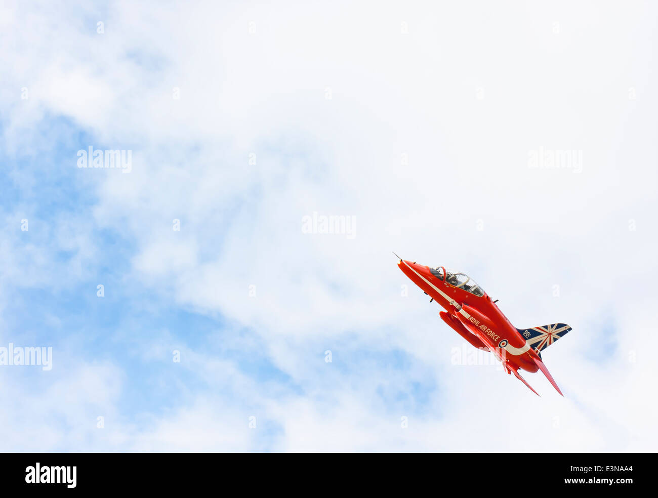 Tallinn, Estonie - 06 juin, 2014 : Flèche Rouge vol acrobatique show avec red fighter jets dans Tallinn, Estonie le 06 juin, 2014 Banque D'Images