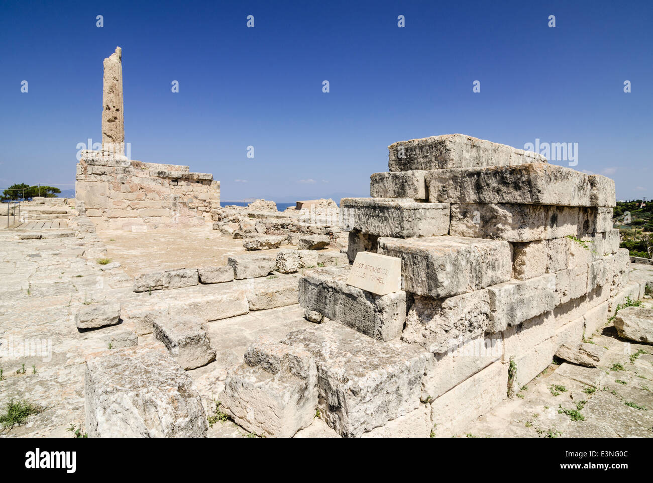 Le Temple d'Apollon ruines sur le site antique de la colline de Koloni, Aegina Island, Grèce Banque D'Images