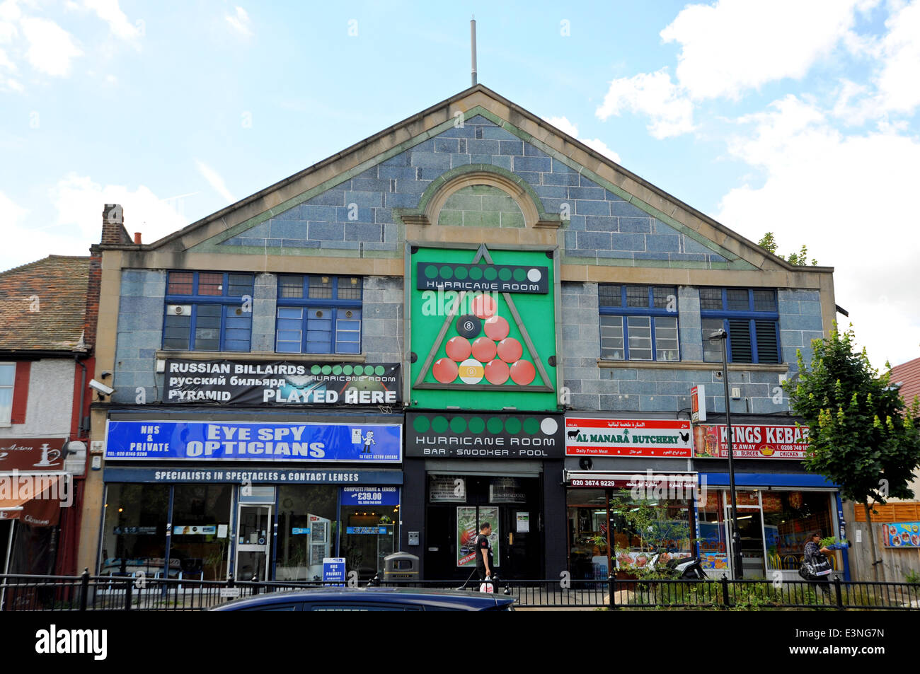 Boutiques dans l'East Acton dans le London Borough de Hammersmith et Fulham Banque D'Images