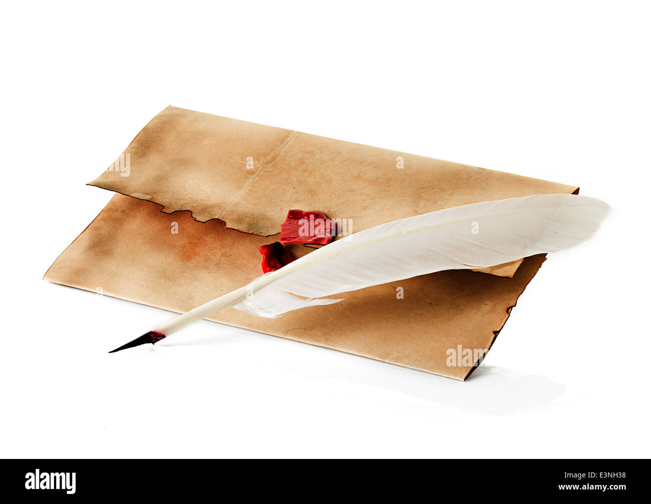 Ancien, vintage et de l'enveloppe isolée à la plume Banque D'Images