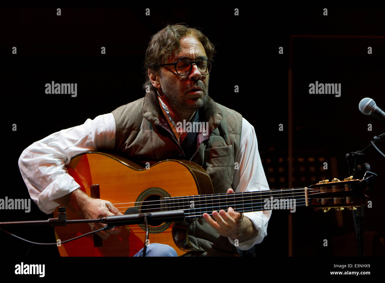 Guitariste de jazz américain Al Di Meola en concert à Torino Jazz Festival  Photo Stock - Alamy