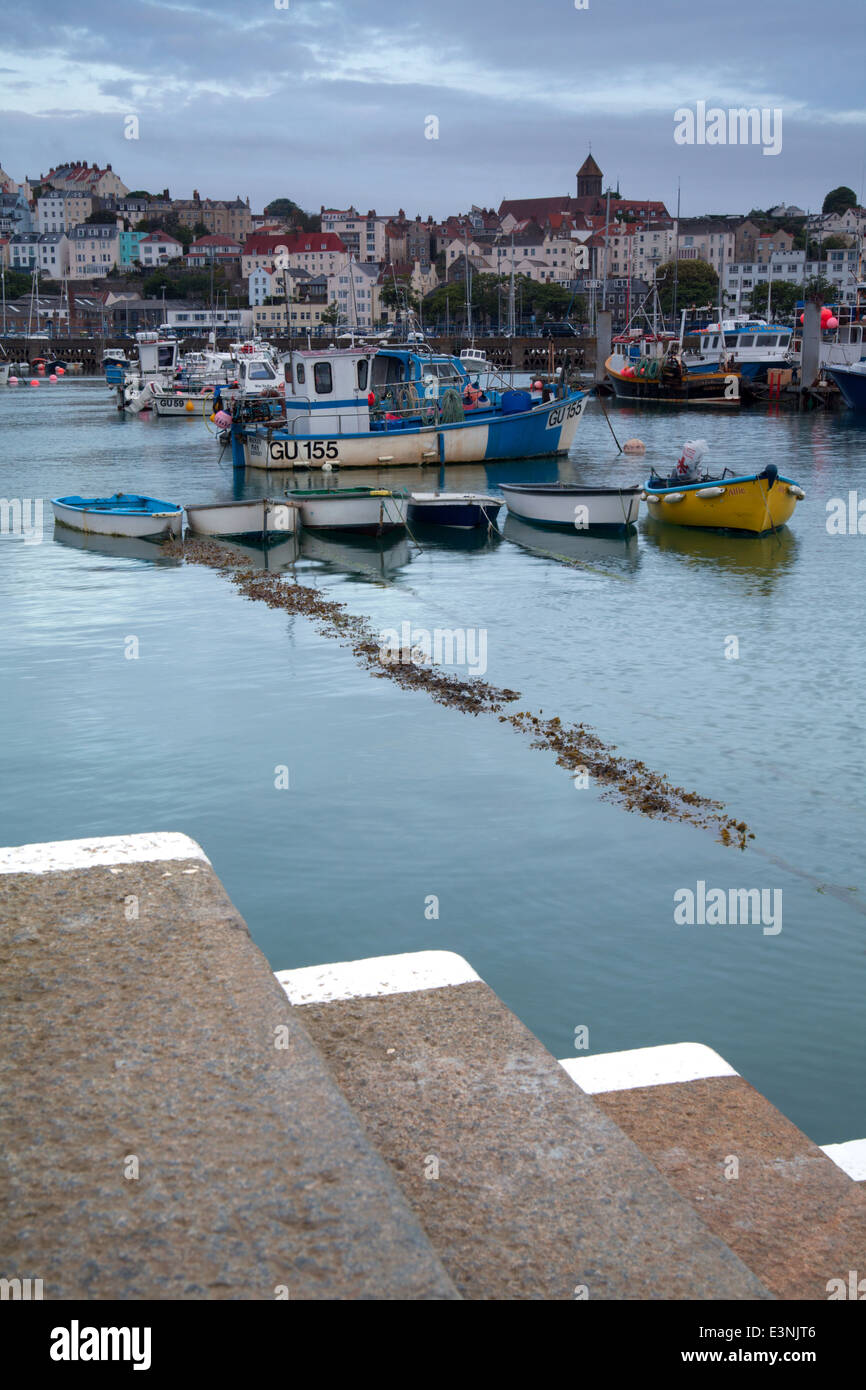 Étapes du port de St Peter Port Guernsey Banque D'Images