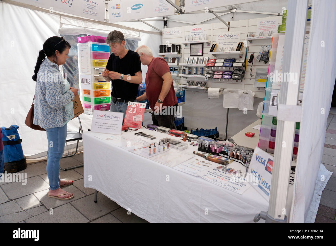 marché e-cigarette Le marché de l'e-cigarette est tout neuf, il est déjà en plein « boom »