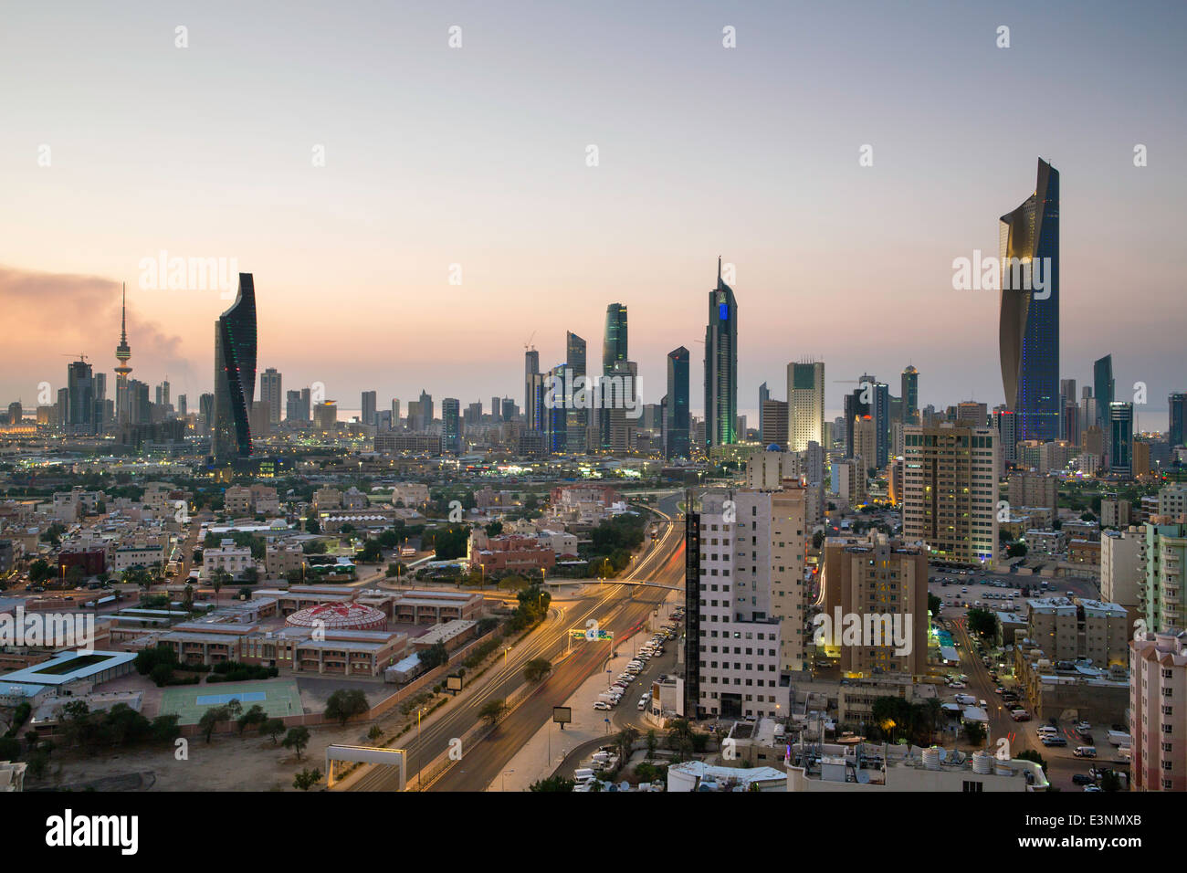 Le Koweït, ville moderne et central Business district, elevated view Banque D'Images