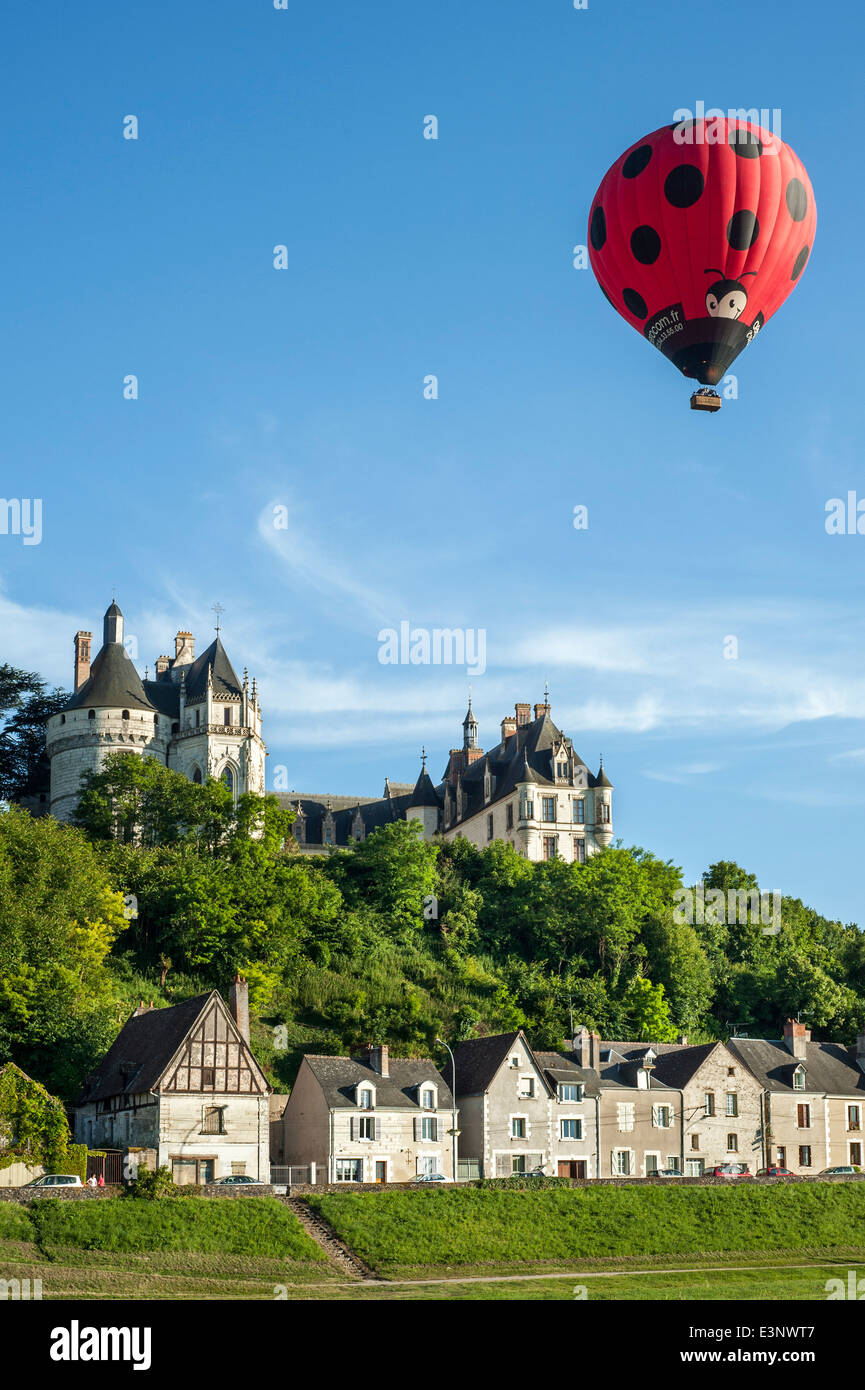 Vol en montgolfière au dessus du Château de Chaumont / Chaumont-sur-Loire, Châteaux de la Loire, Loir-et-Cher, France Banque D'Images