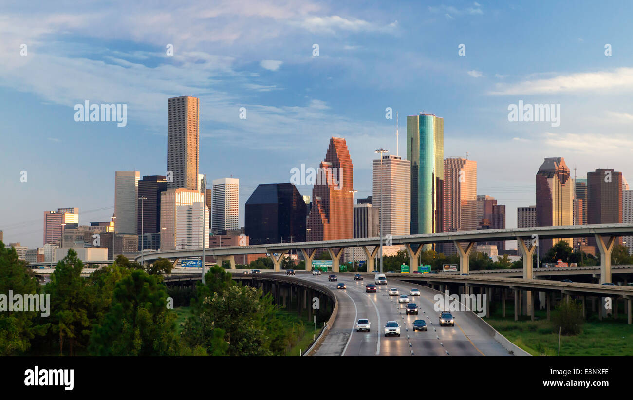 Sur les toits de la ville et de l'Interstate, Houston, Texas, États-Unis d'Amérique Banque D'Images