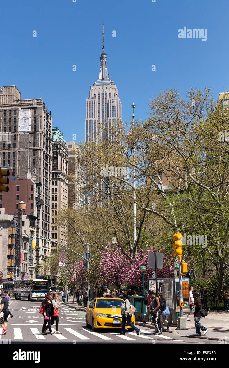 Un beau jour de printemps, l'Empire State Building, de Madison Square Park à 23ème rue et la 5ème Avenue , NEW YORK Banque D'Images