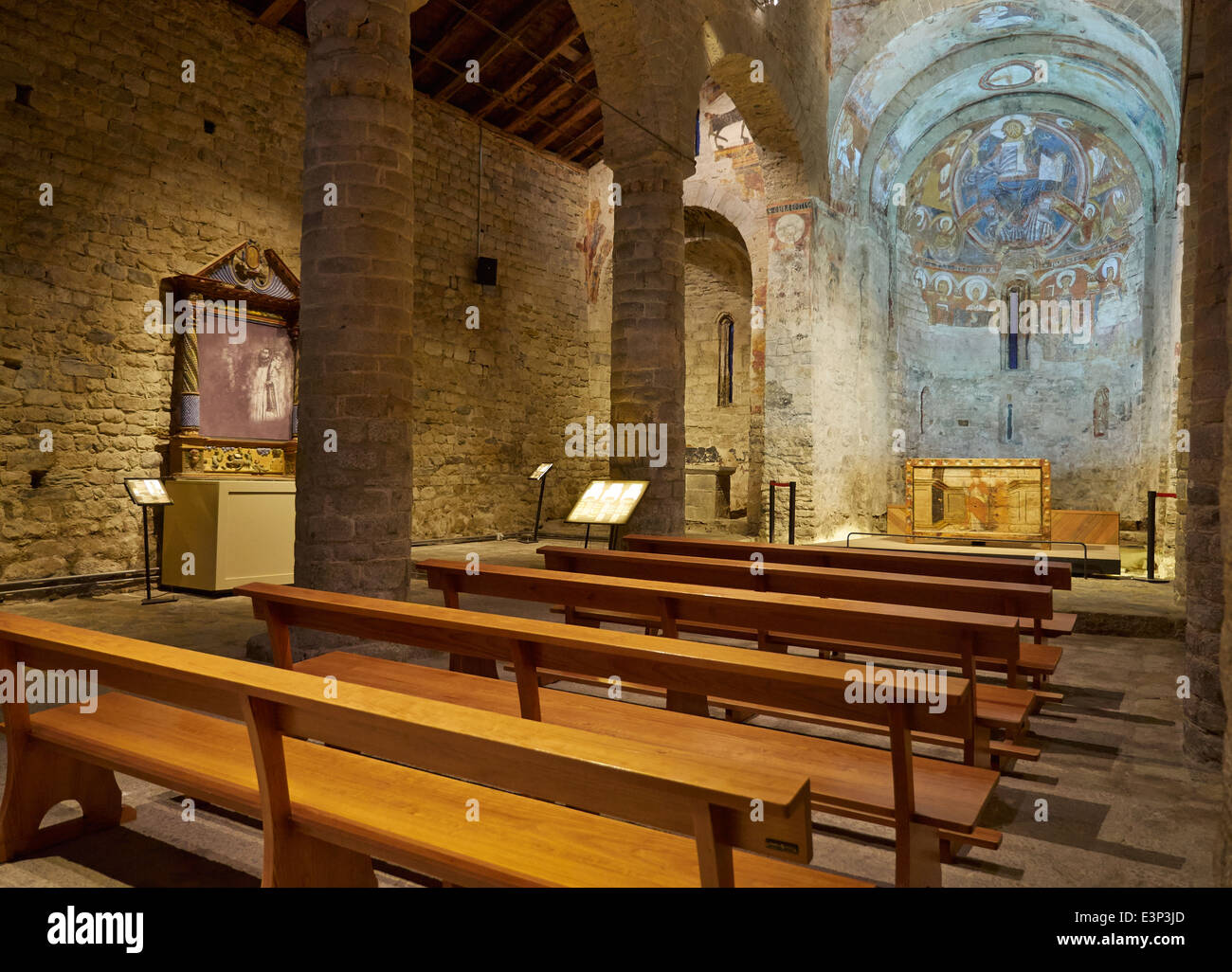 Sant Climent de Taüll, Vall de Boi, Catalogne, Espagne. Intérieur de l'église. Banque D'Images