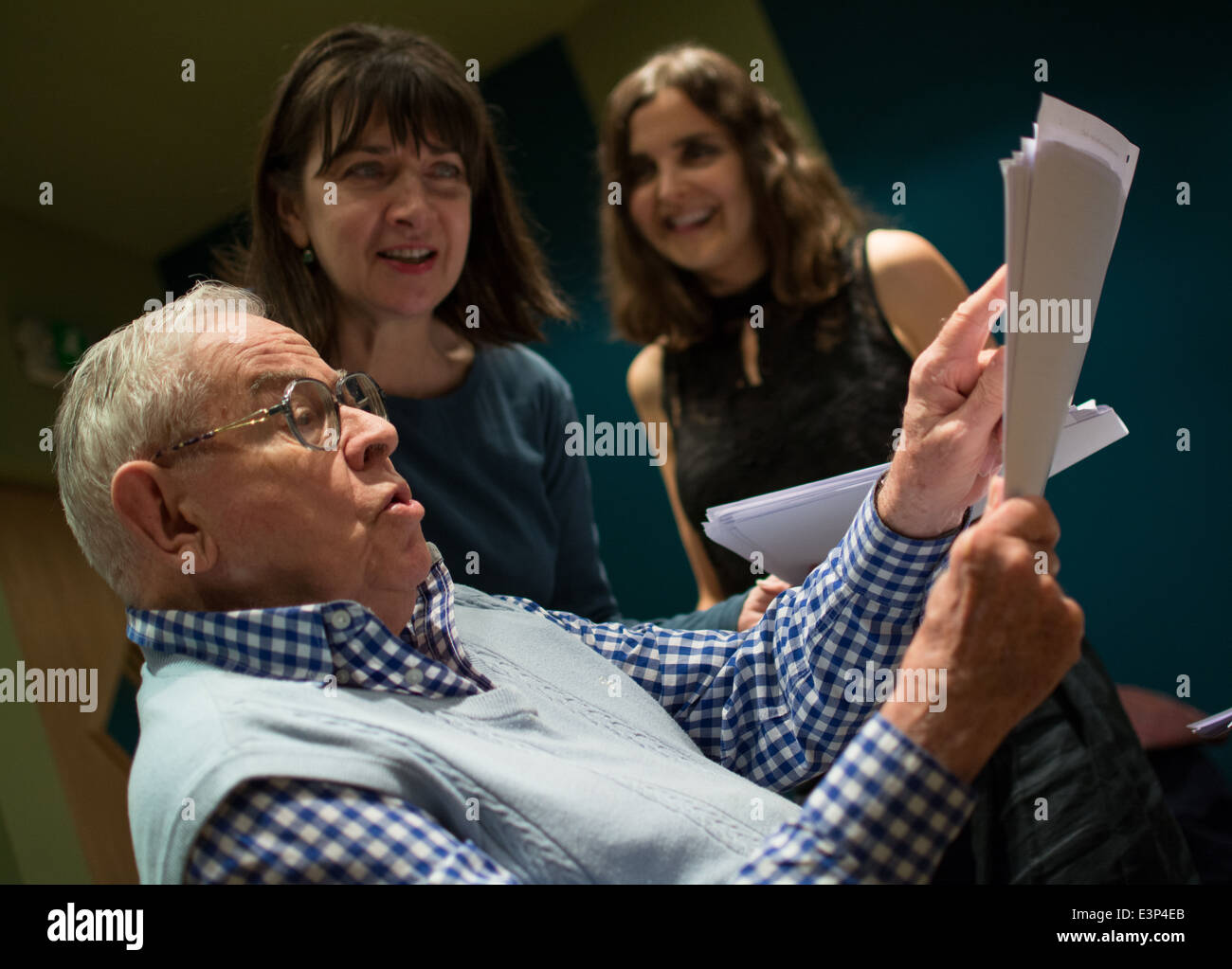 Stanley Baxter à l'enregistrement de sa 2014 BBC Radio 4 show 'The Stanley Baxter Playhouse'. 29 Mai 2014 Banque D'Images