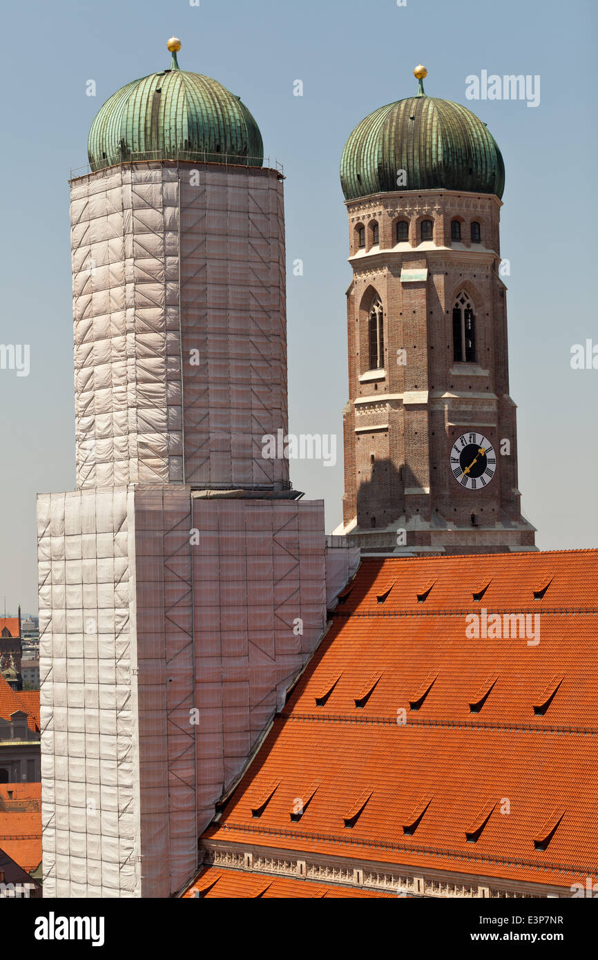 Munich Frauenkirche, lors de la rénovation de la tour sud - Munich, Bavaria, Germany, Europe Banque D'Images