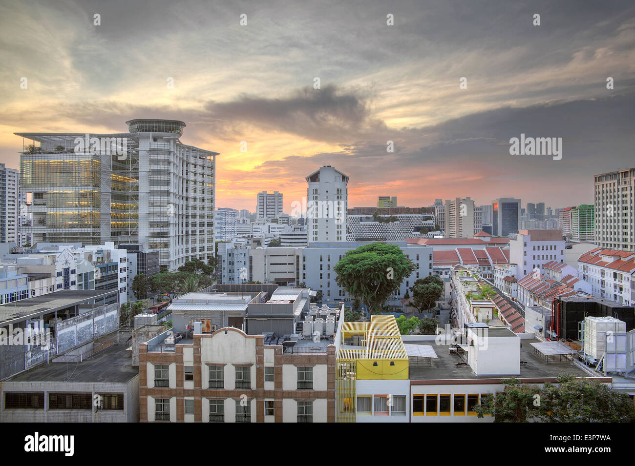 Zone de Bugis Junction à Singapour avec des bâtiments modernes et traditionnels Cityscape at Sunset Banque D'Images