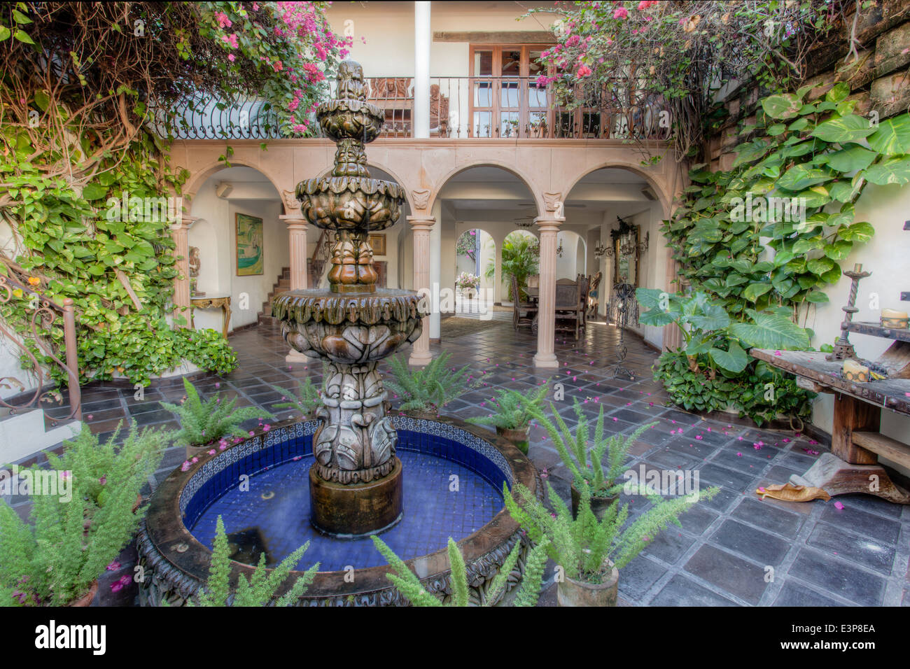 Patio de l'hacienda coloniale san angel à Puerto Vallarta, au Mexique