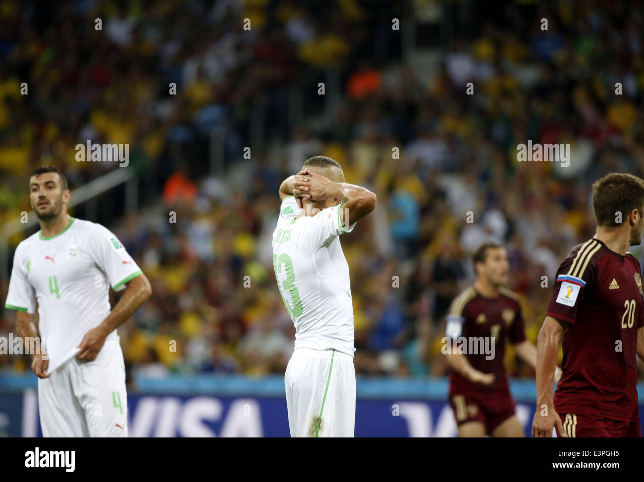 (140626) -- CURITIBA, 26 juin 2014 (Xinhua) -- L'Algérie est l'Islam Slimani réagit au cours d'un groupe H match entre l'Algérie et la Russie de 2014 Coupe du Monde de la FIFA à l'Arena da Baixada Stadium à Curitiba, Brésil, 26 juin 2014. (Xinhua/Liao Yujie) Banque D'Images
