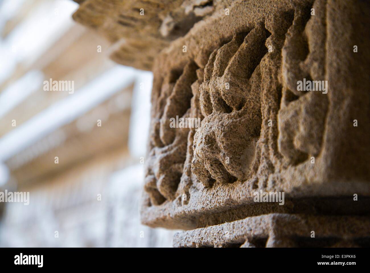 Les sculptures complexes de la structure de 'Rani-ki-Vav'. Rani ki Vav est l'un des meilleurs cages en Inde. Il s'agit d'une cage au Gujarat, construite au 11e siècle en mémoire du Roi Bhimdev I de la dynastie Solanki. La cage a été approuvé par l'UNESCO comme site du patrimoine mondial pour son exceptionnel exemple de développement technologique dans l'utilisation des ressources en eau du sol. (Photo de Nisarg/Lakhamani Pacific Press) Banque D'Images