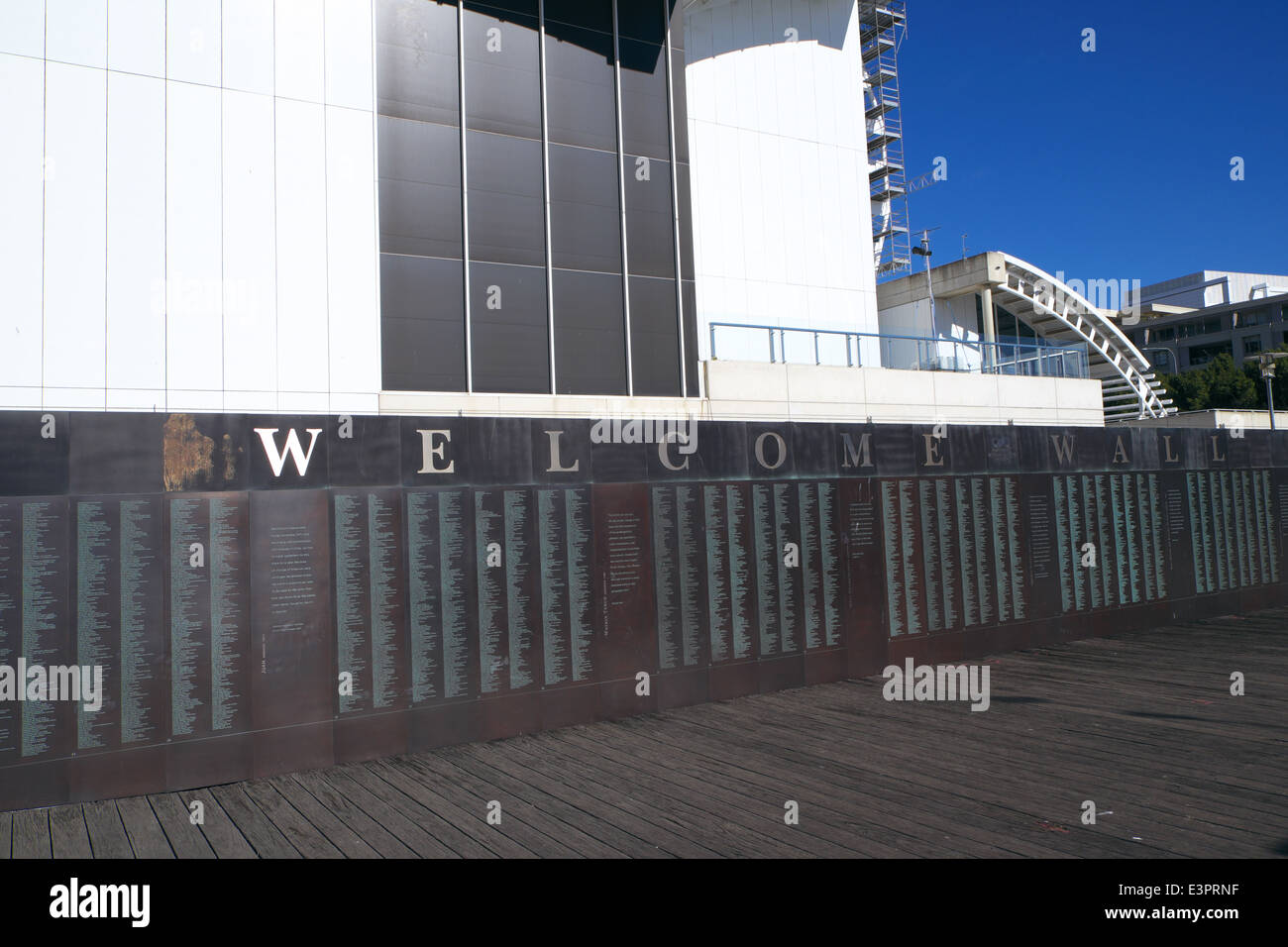 Mur d'accueil au musée maritime national australien, noms des migrants en Australie Banque D'Images