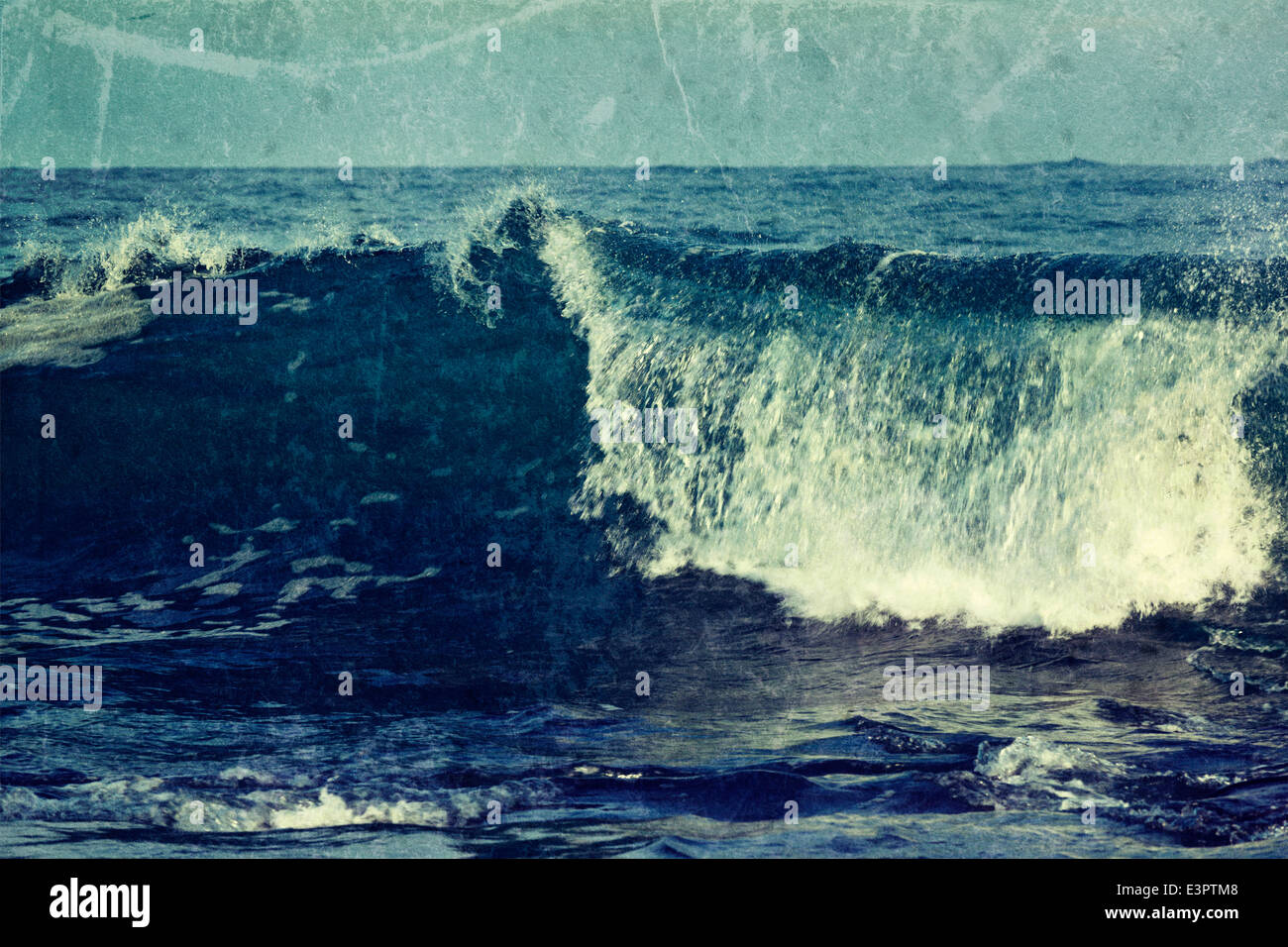 Retro Vintage style hipster image de voyage vague close up en ocean avec texture grunge superposées. Sri Lanka Banque D'Images