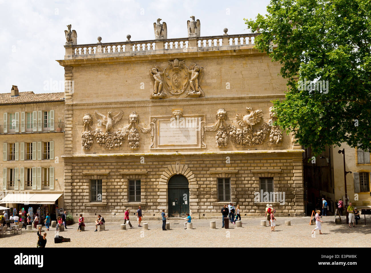 Hôtel des Monnaies sur la Place du Palais des papes en Avignon, Provence, France Banque D'Images