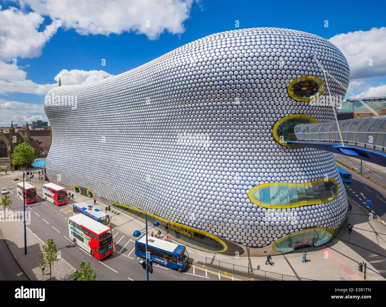 Les bus à l'extérieur grand magasin Selfridges Birmingham Bull Ring West Midlands England UK GB EU Europe Banque D'Images
