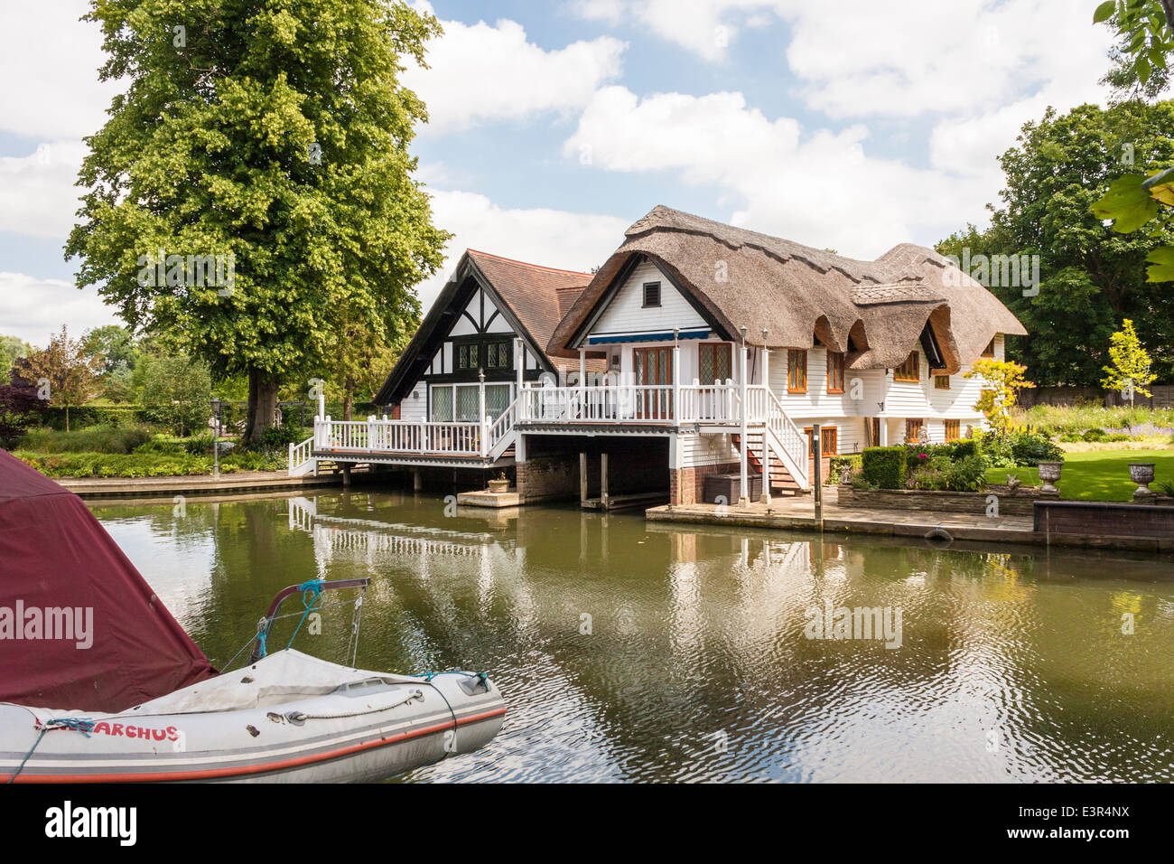 Riverside Cottage de chaume, Goring on Thames, Oxfordshire, England, GB, au Royaume-Uni. Banque D'Images
