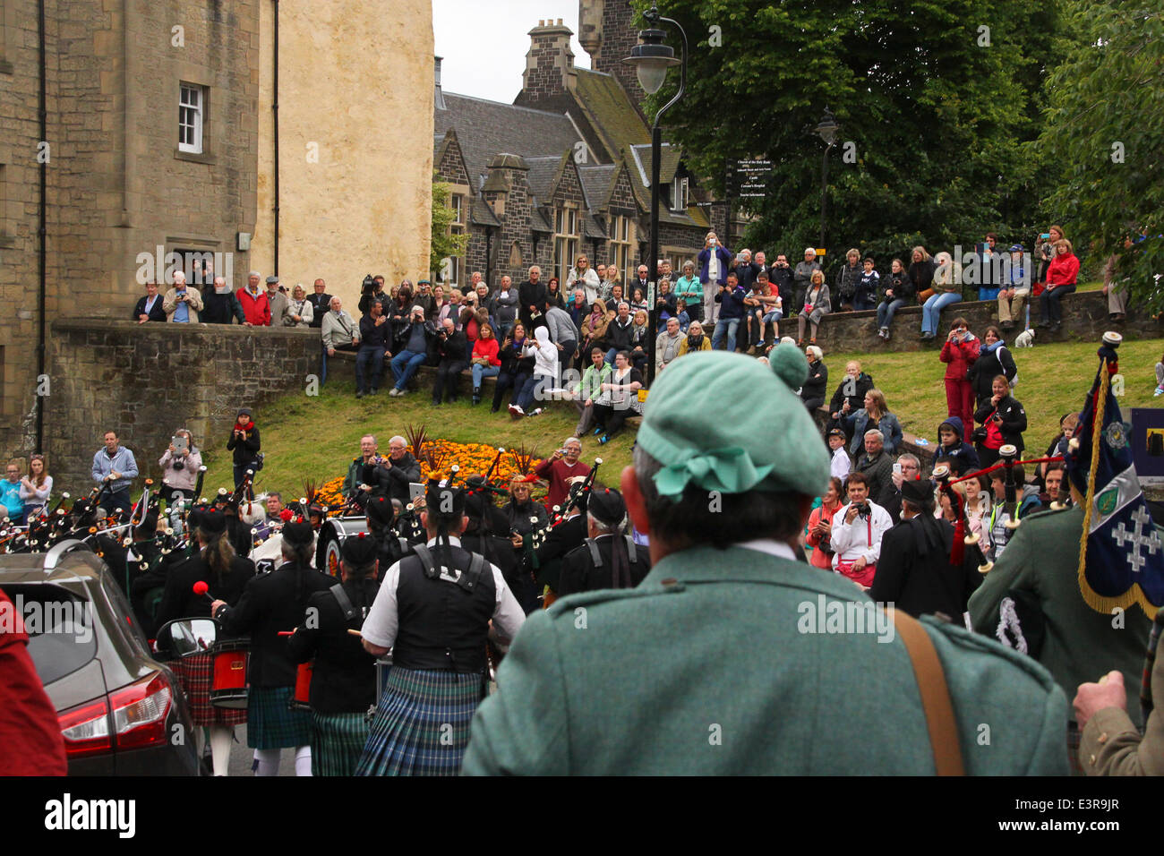 Stirling, Ecosse, Royaume-Uni. 27 Juin, 2014. rassemblement des clans. Les clans écossais mars à la ville derrière eux plus de 1 000 sonneurs. Le processus mars bas Baker Street Crédit : ALAN OLIVER/Alamy Live News Banque D'Images