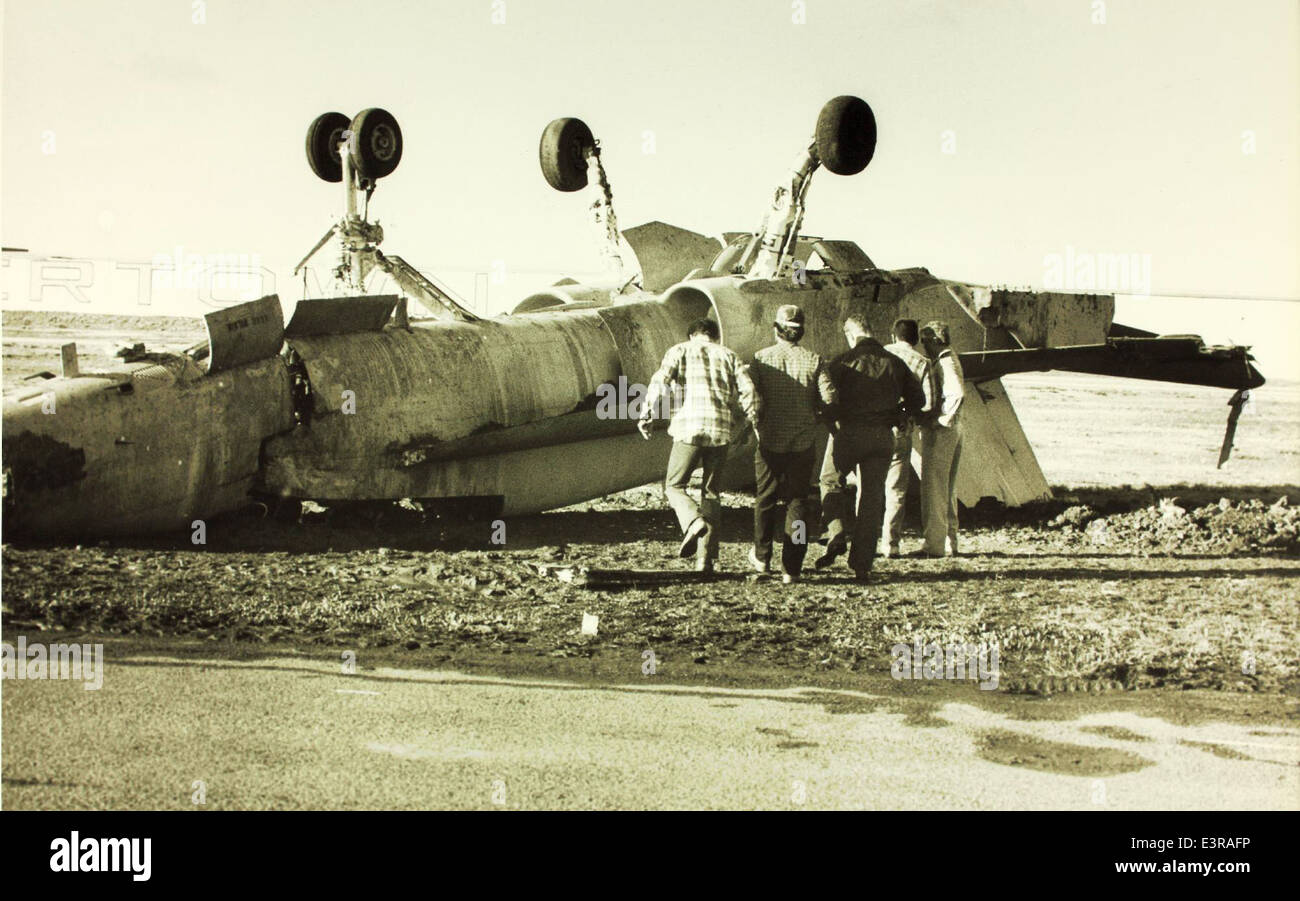 Cette image représente l'atterrissage en crash du F/A-18 Hornet, BuNo 162435. L'avion a été impliqué dans un accident mortel lors d'une mission d'entraînement à Fightertown USA. L'incident concernait le moteur F404 produit par General Electric. Banque D'Images