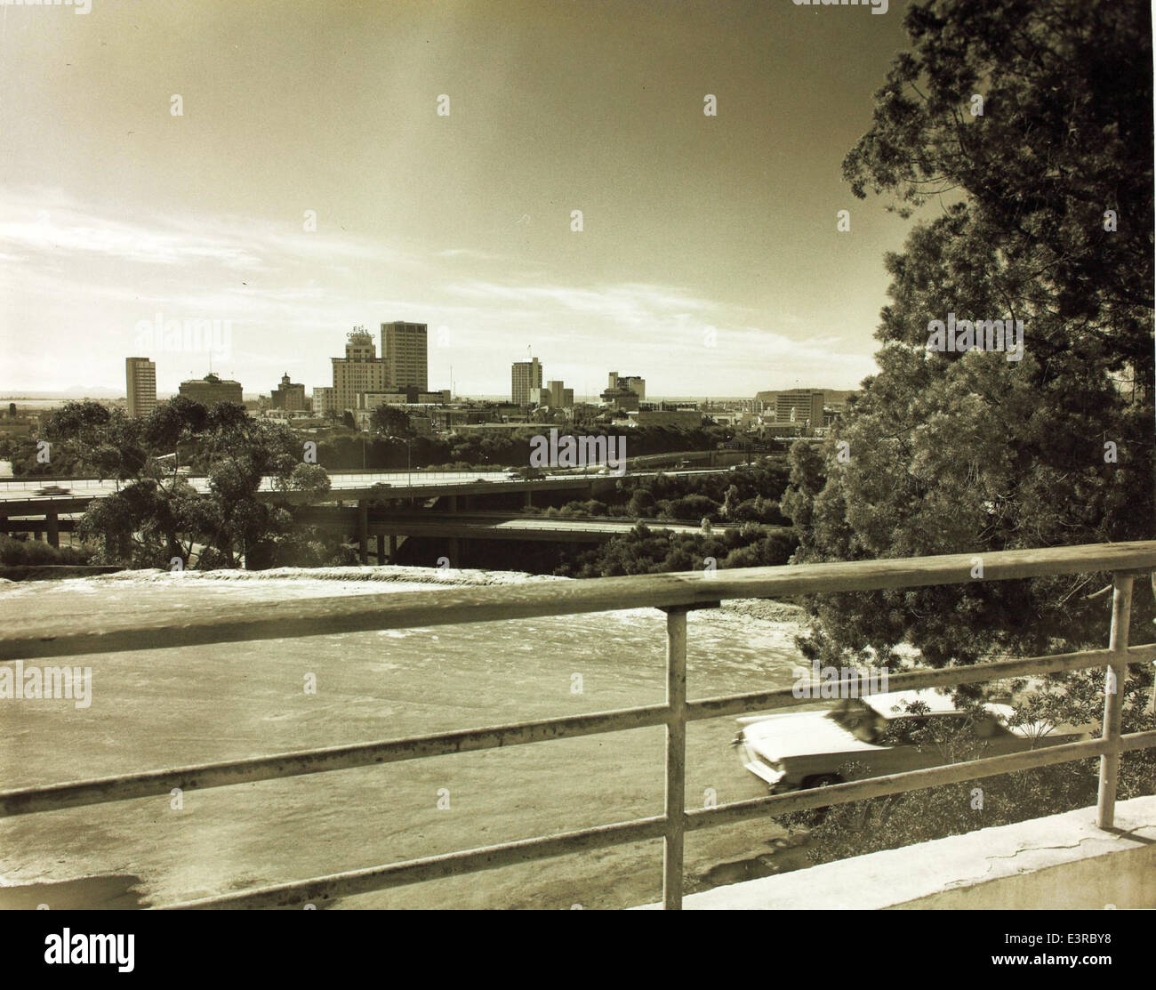 Cette image met en évidence la région de San Diego entre 1965 et 1975, capturant la croissance et les changements dans la région au cours d'une période clé de son histoire. Banque D'Images