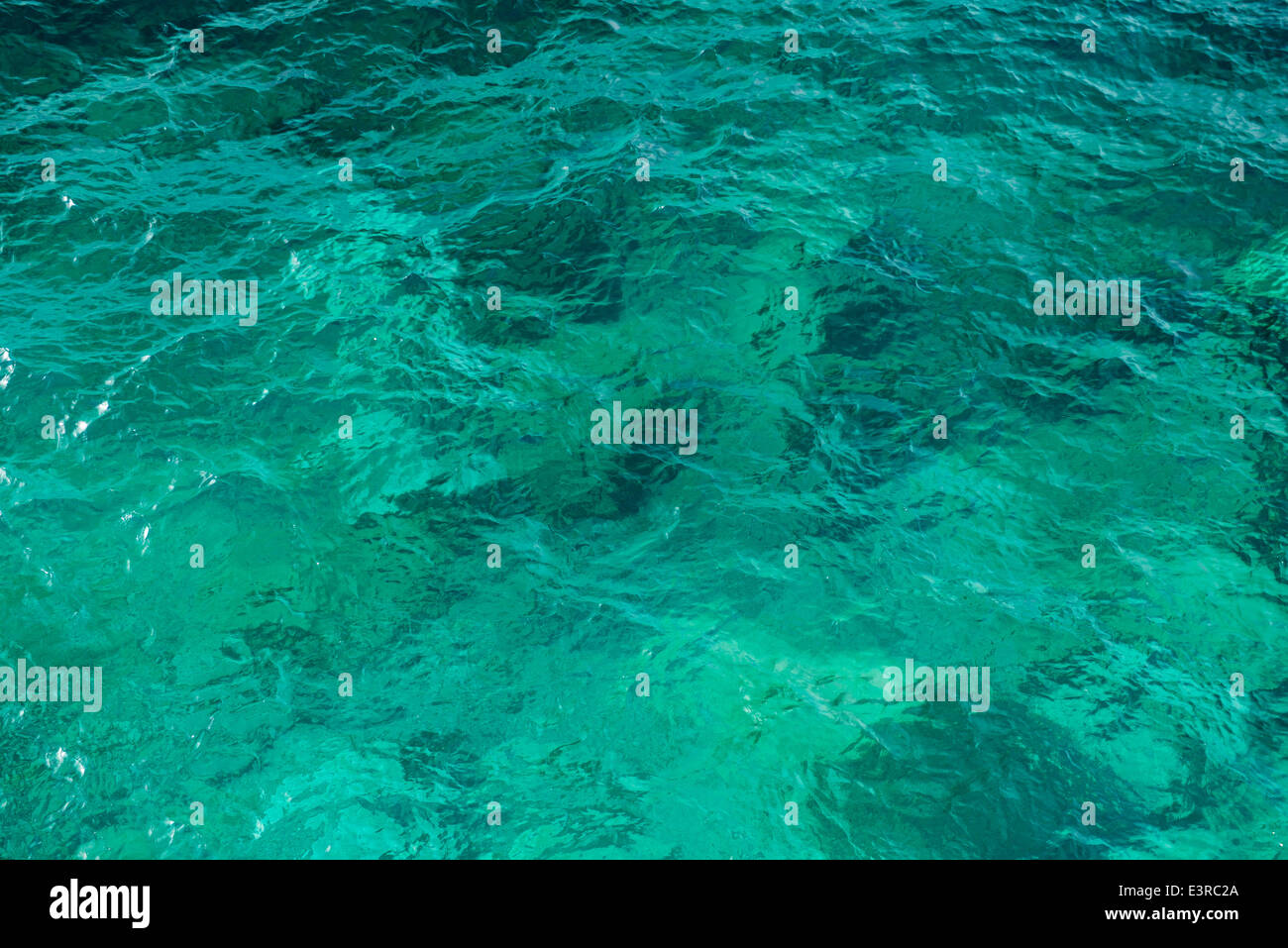 L'eau de mer ondulée vert clair texture background Banque D'Images