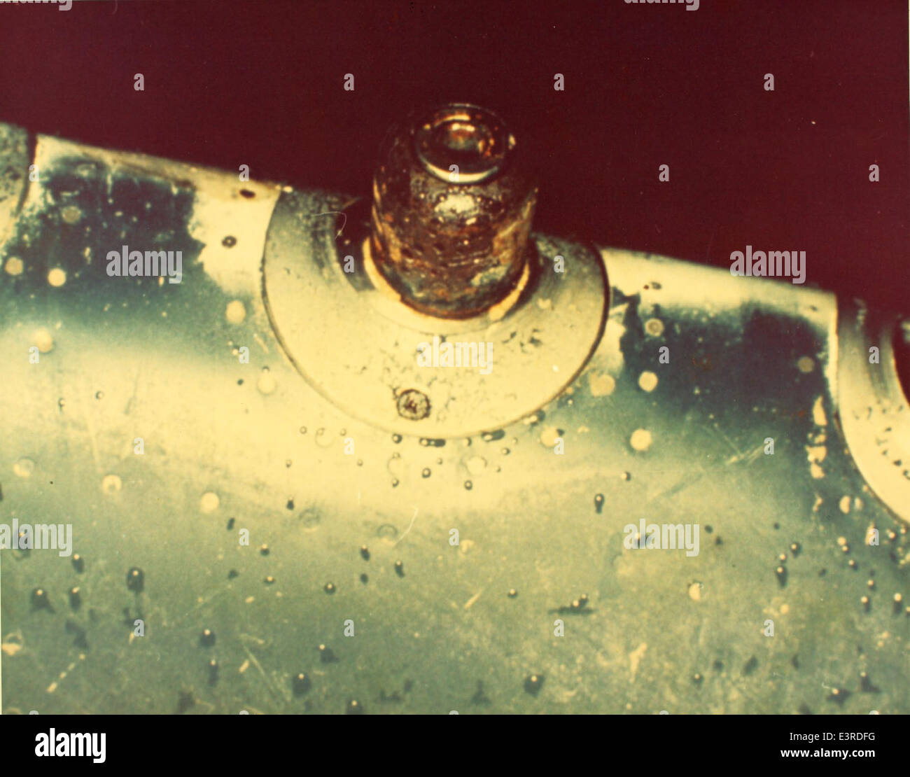 Le Grumman F6F Hellcat était un avion de chasse à porte-avions utilisé par la marine américaine pendant la seconde Guerre mondiale. Cet accident s'est produit lors d'une mission d'entraînement ou opérationnelle. La F6F a joué un rôle essentiel dans la victoire de l'US Navy sur le théâtre du Pacifique, connue pour sa robustesse et sa fiabilité au combat. Banque D'Images