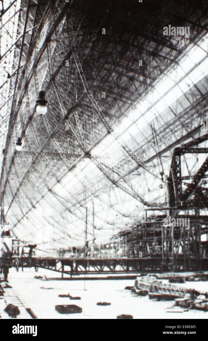 Charles Donald Larson, connu pour son travail dans l'aviation, est représenté ici sur cette photographie. Ses contributions au développement et au progrès de l’aviation sont soulignées dans cette image de la Collection Larson. Banque D'Images