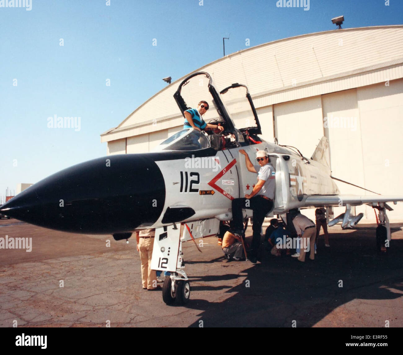 Le McDonnell Douglas F-4 Phantom est un avion de chasse polyvalent utilisé par l'armée américaine des années 1960 aux années 1990 Connu pour sa vitesse, sa maniabilité et son adaptabilité dans divers rôles de combat, il est devenu l'un des avions de chasse les plus réussis de l'ère de la Guerre froide. Le F-4 a été utilisé par de nombreuses forces aériennes dans le monde entier et reste un élément emblématique de l'histoire de l'aviation militaire. Banque D'Images