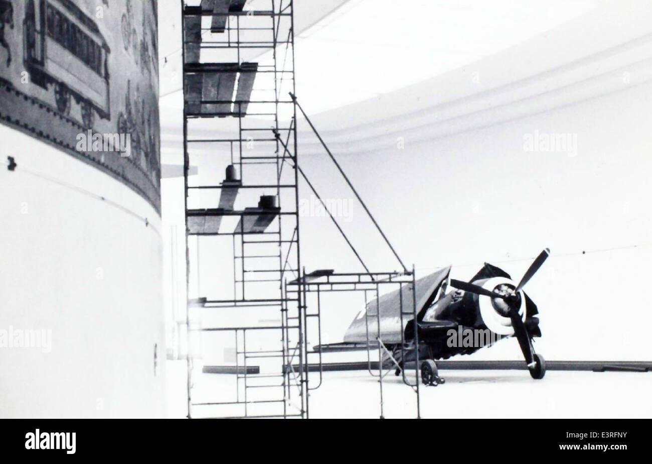 Le Grumman F6F Hellcat était un avion de chasse à porte-avions utilisé par la marine américaine pendant la IIe Guerre mondiale. C'était l'un des avions de chasse les plus réussis de l'histoire de l'aviation navale, crédité d'avoir abattu plus d'avions ennemis que tout autre avion de chasse à porte-avions de la guerre. Le Hellcat a joué un rôle crucial dans des batailles telles que la bataille de la mer des Philippines et la bataille du golfe de Leyte. Banque D'Images