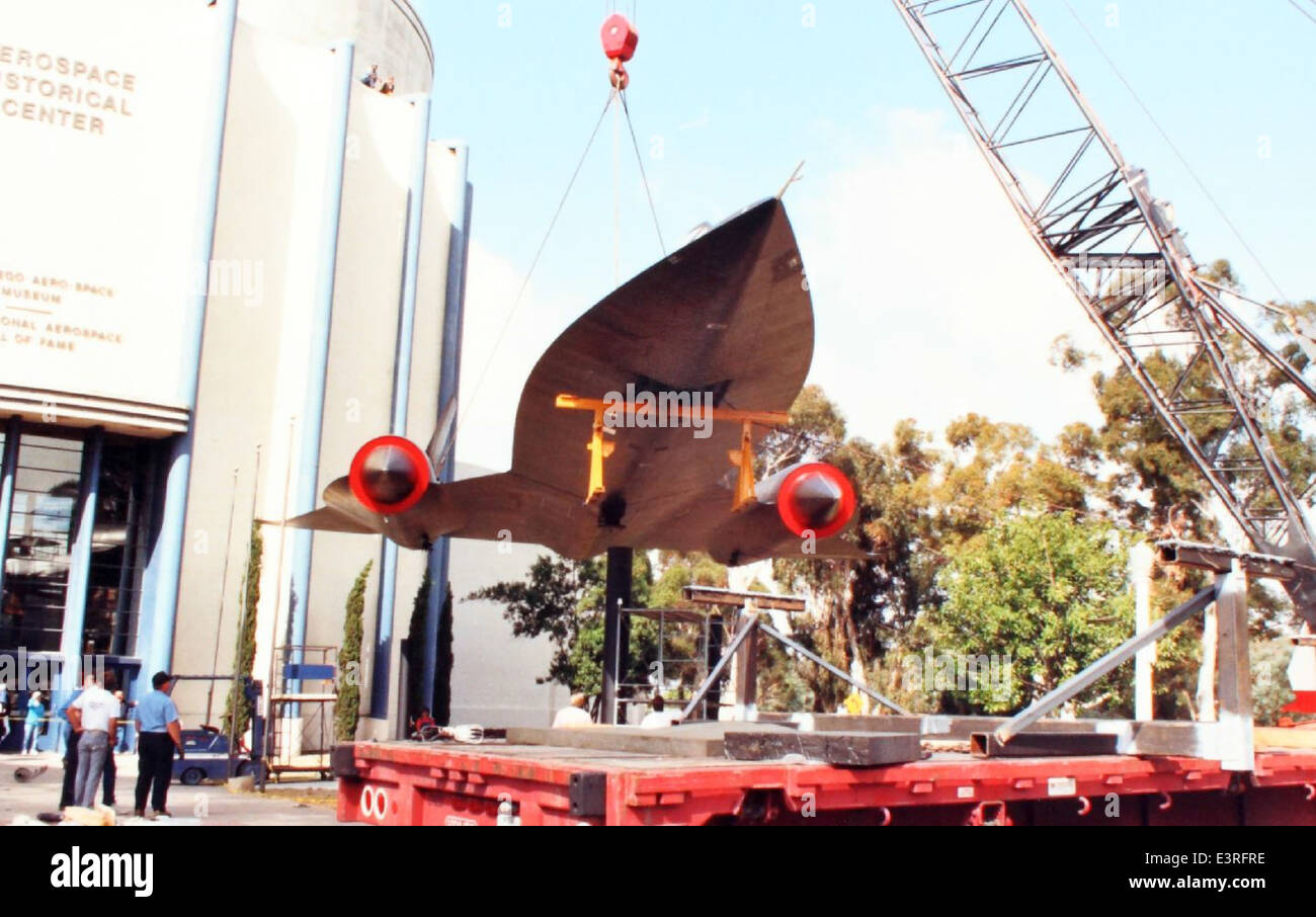 Le Lockheed A-12 Blackbird était un avion de reconnaissance à grande vitesse développé pour l'US Air Force dans les années 1960 Il comportait un design furtif et une vitesse incroyable, capable de voler à Mach 3,2 et à des altitudes de plus de 85 000 pieds. L'A-12 était le précurseur du SR-71 Blackbird. Banque D'Images