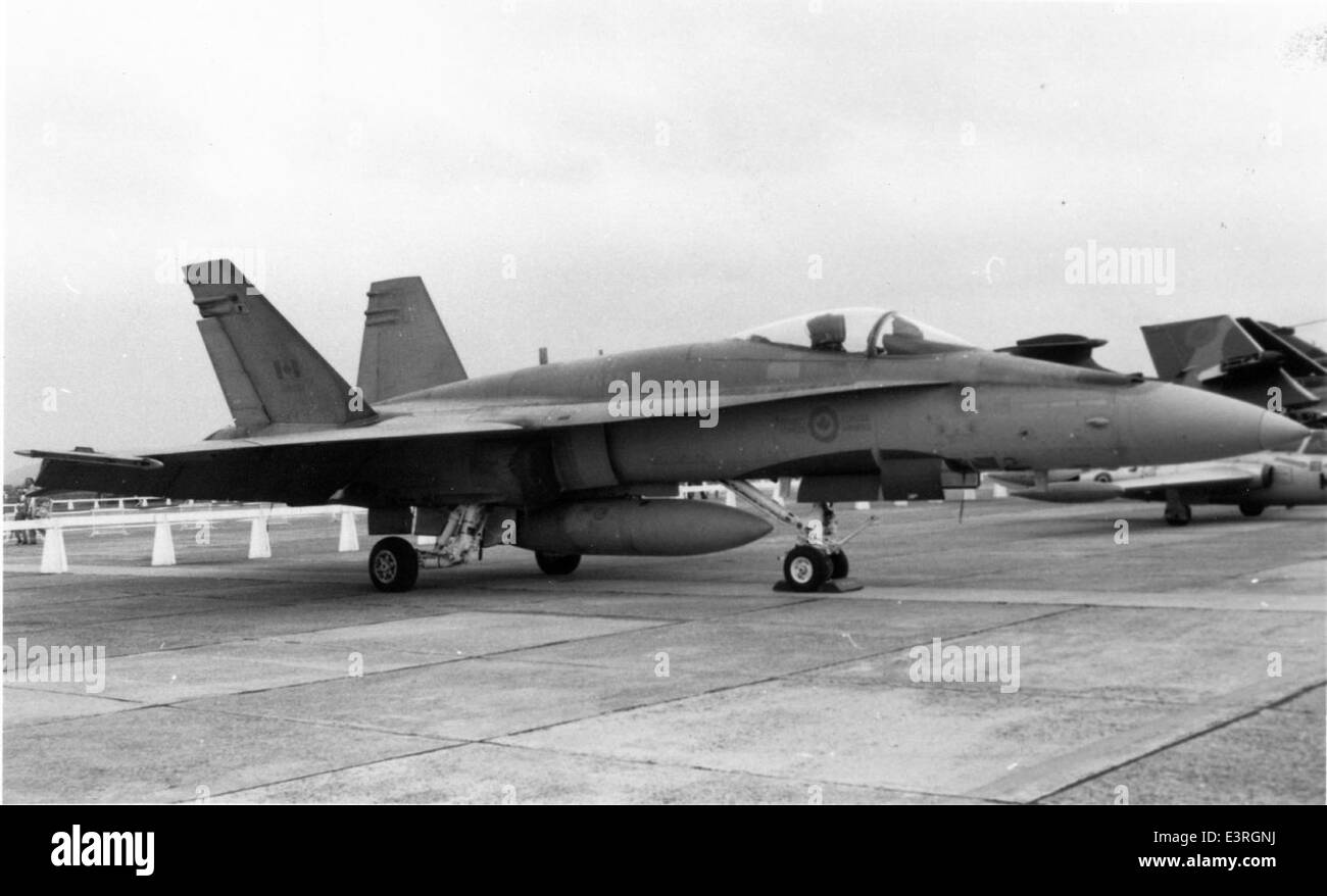 Cette photo de la collection Charles M. Daniels montre le CF-18 Hornet, une variante du F/A-18 Hornet utilisé par l'Aviation royale du Canada. Le CF-18 Hornet est un avion de chasse multirôle, connu pour sa polyvalence et ses performances dans les rôles de supériorité aérienne et d'attaque au sol. Banque D'Images