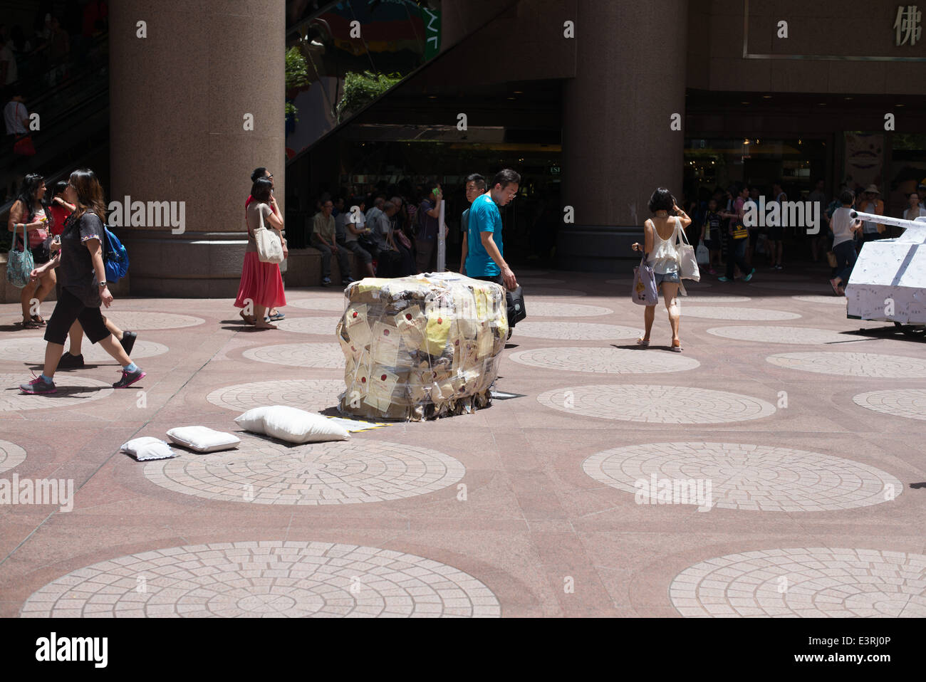 Les maquettes de chars pour protester sur l'anniversaire du massacre de la place Tiananmen Banque D'Images