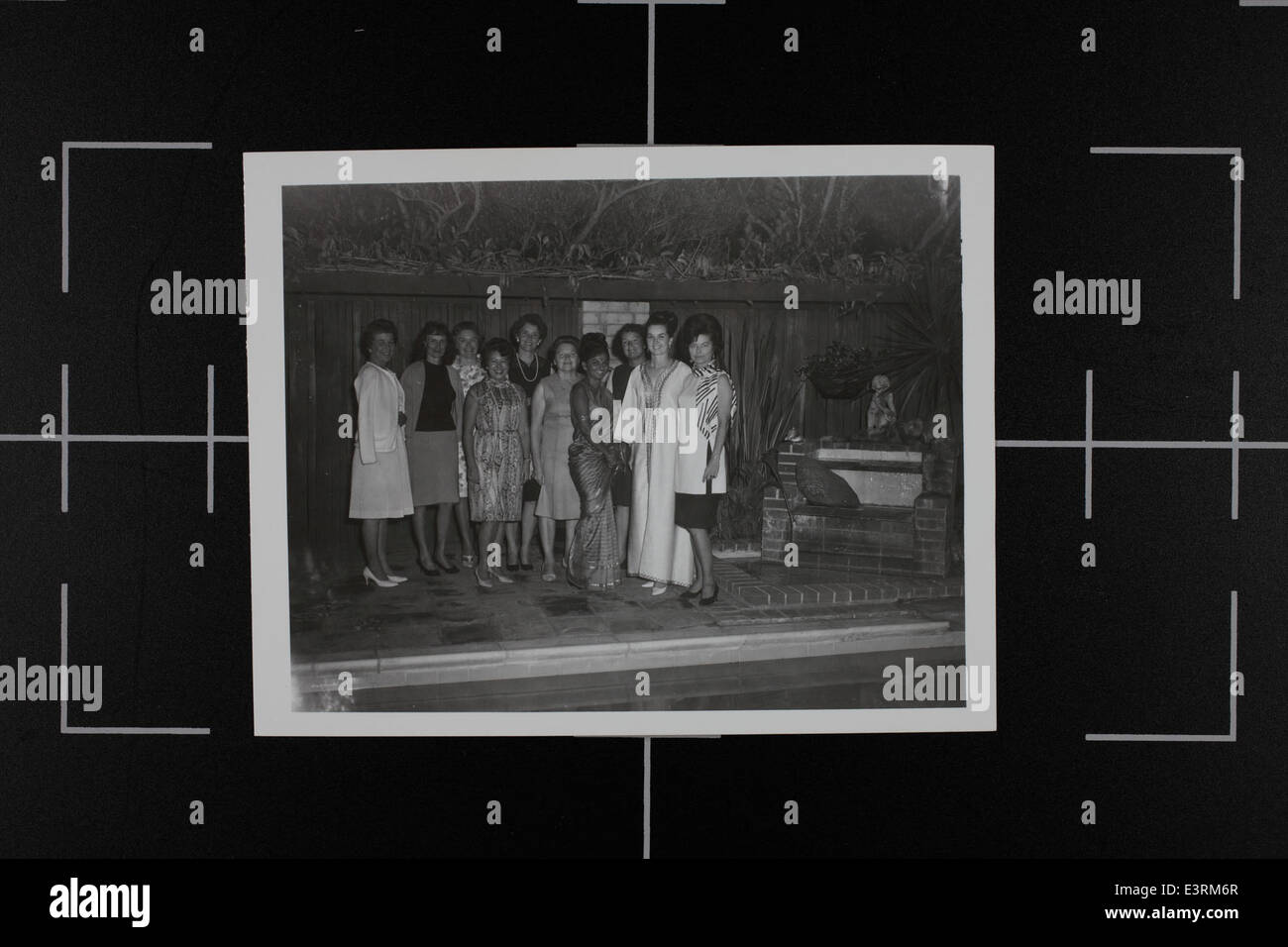 Cette photographie du Women of Flight Reunion Party capture des femmes aviatrices et pionnières de l'aviation, célébrant leurs contributions dans le domaine. Ces femmes ont joué un rôle déterminant dans l'histoire de l'aviation au début du XXe siècle. Banque D'Images