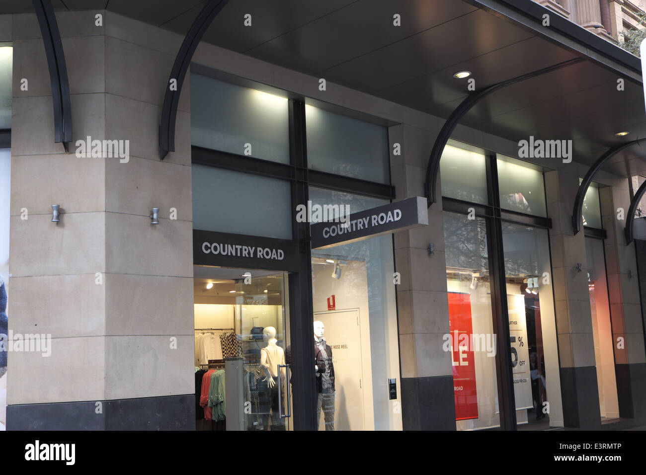 Route de campagne, magasin de vêtements à Sydney's Pitt Street, Sydney, Australie Banque D'Images