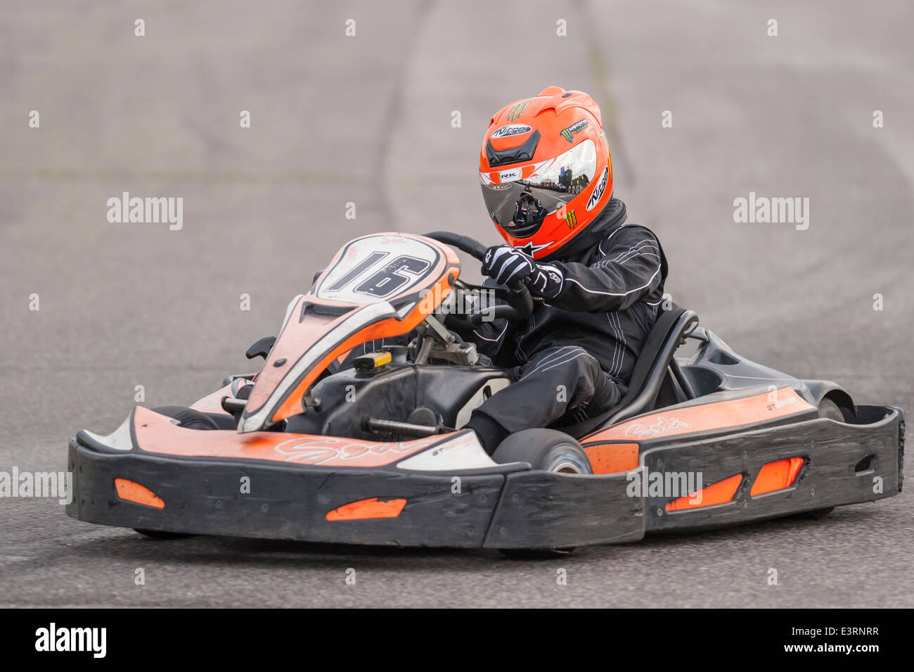 Go-cart racing amateur montrant le mouvement à Ellough Park Raceway , Suffolk , Angleterre , Angleterre , Royaume-Uni Banque D'Images