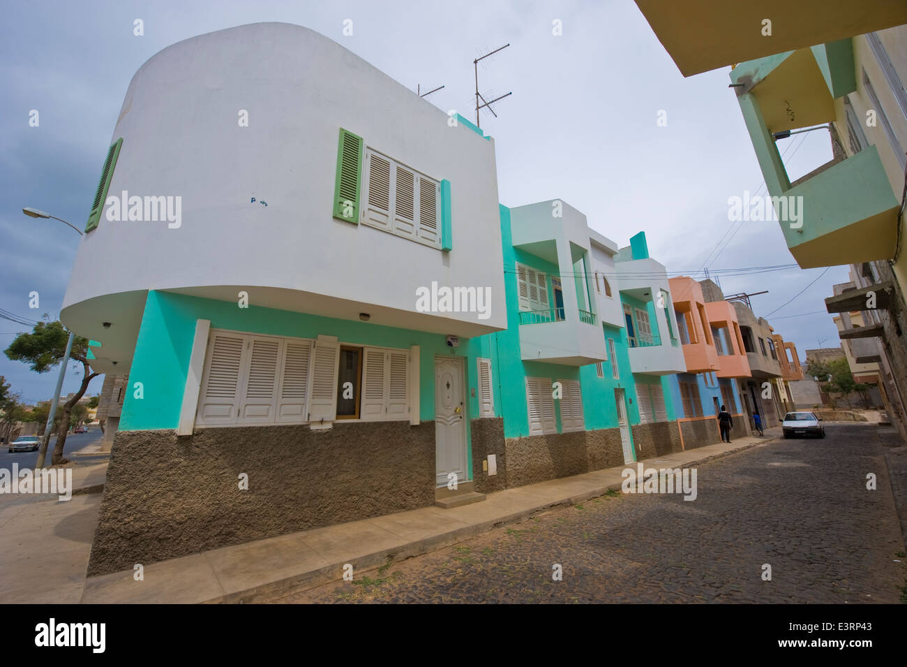Une vue sur la rue à Mindelo, la seule ville sur l'île de Sao Vicente, Cap Vert. Banque D'Images