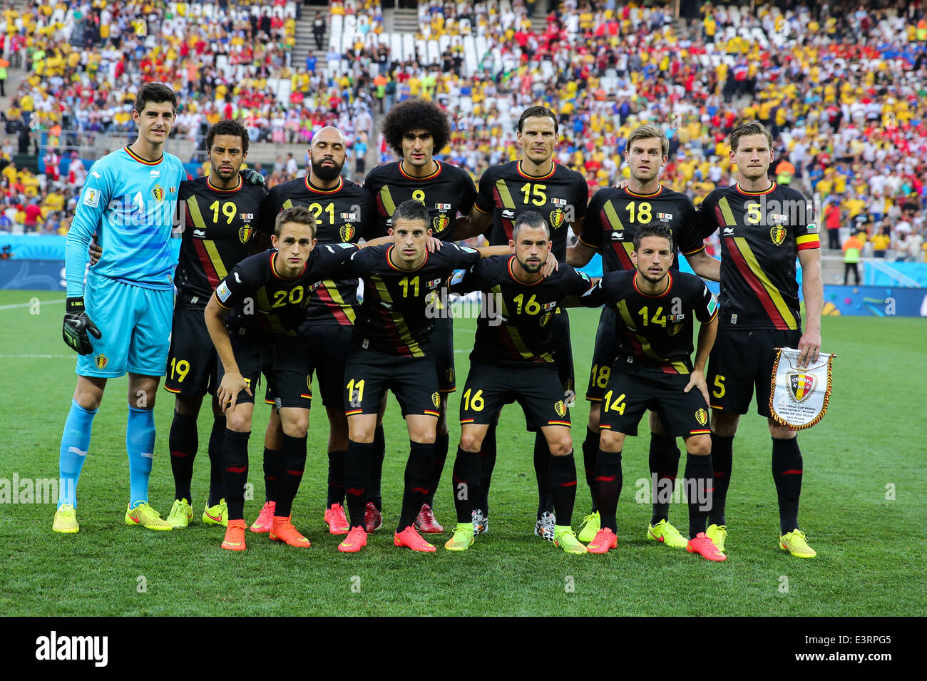 Sao Paulo, Brésil. 26 Juin, 2014. L'équipe de line up du groupe Belgique (BEL) Football/soccer : Belgique (groupe de l'équipe Haut de page L-R) Thibaut Courtois, Moussa Dembele, Anthony Vanden Borre, Marouane Fellaini, Daniel Van Buyten, Nicolas Lombaerts, Jan Vertonghen, Bas (L-R) Adnan Januzaj, Kevin Mirallas, Steven Defour, Dries Mertens, à la veille de la Coupe du Monde de football Brésil 2014 Groupe H match entre la Corée du Sud 0-1 La Belgique à l'Arena Corinthians stadium à Sao Paulo, Brésil . © Maurizio Borsari/AFLO/Alamy Live News Banque D'Images