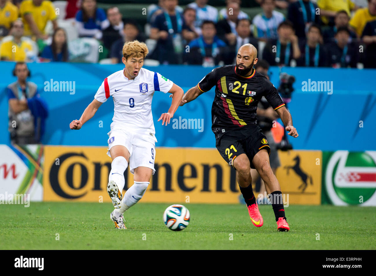 Sao Paulo, Brésil. 26 Juin, 2014. Son Heung-Min (KOR), Anthony Vanden Borre (BEL) Football/soccer Coupe du Monde : Brésil 2014 Groupe H match entre la Corée du Sud 0-1 La Belgique à l'Arena Corinthians stadium à Sao Paulo, Brésil . © Maurizio Borsari/AFLO/Alamy Live News Banque D'Images