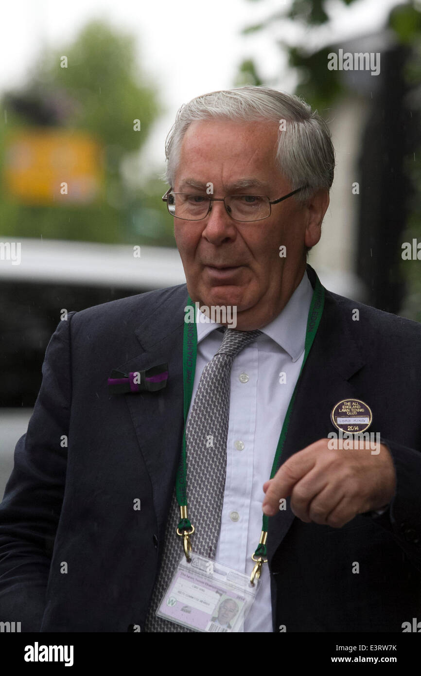 Wimbledon London,UK. 28 juin 2014. Ancien gouverneur de la Banque d'Angleterre Mervyn King arrive en tant qu'invité sur le 6e jour de la lawn tennis championships 2014 : Crédit amer ghazzal/Alamy Live News Banque D'Images