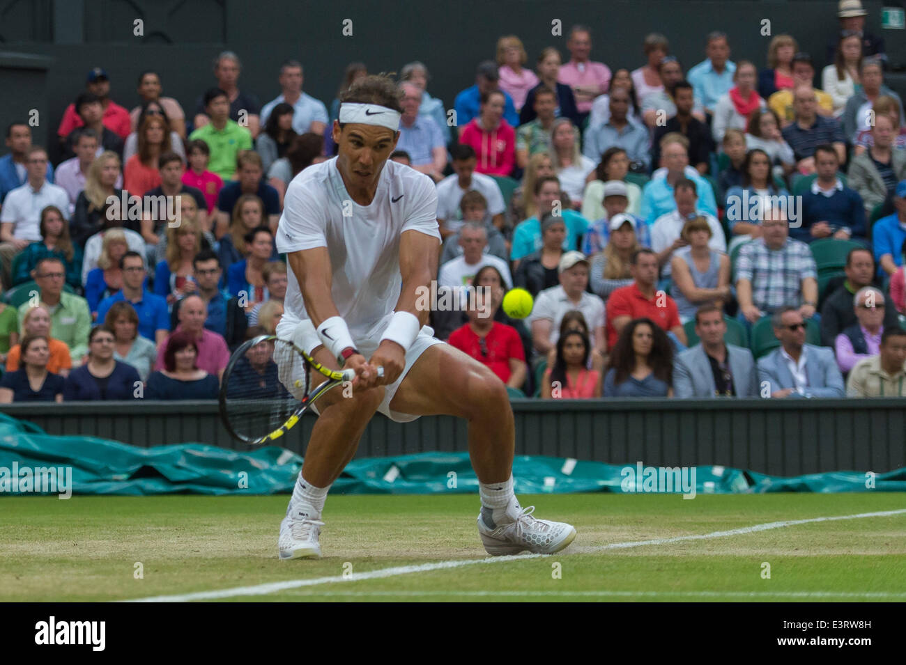 Londres, Royaume-Uni. 28 Juin, 2014. Six jours de Wimbledon. Rafael Nadal de l'Espagne en action contre Mikhail Kukushkin du Kazakhstan pendant six jours masculin troisième tour match à la Tennis de Wimbledon à l'All England Lawn Tennis Club à Londres, Royaume-Uni. Credit : Action Plus Sport/Alamy Live News Banque D'Images