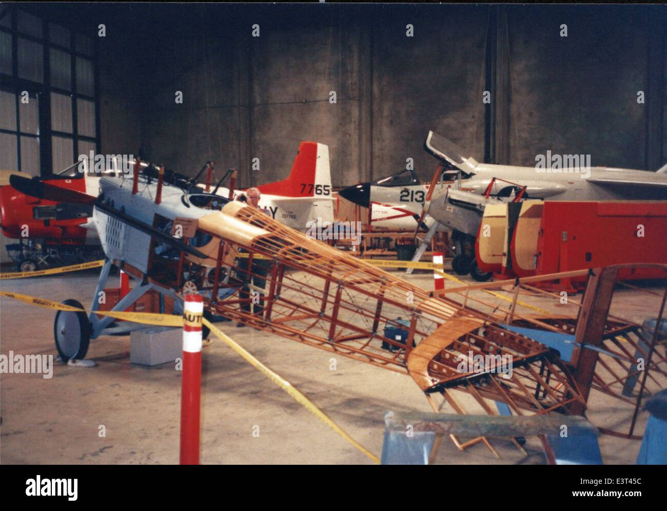 Le SPAD VII était un avion de chasse français de la première Guerre mondiale connu pour sa conception robuste et ses performances impressionnantes. Servant dans les forces aériennes françaises, américaines et britanniques, il a été l'un des chasseurs les plus réussis de la guerre, atteignant des taux de mort élevés et étant un atout clé dans le combat aérien pendant la première Guerre mondiale Banque D'Images