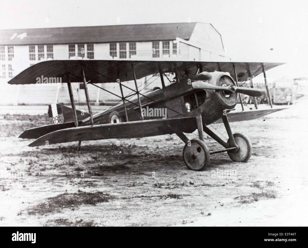 Le SPAD S. VII était un chasseur biplan français utilisé pendant la première Guerre mondiale, connu pour son moteur puissant et son agilité. C'était un avion important pour l'armée de l'air française, jouant un rôle vital dans le combat aérien pendant le conflit. Banque D'Images